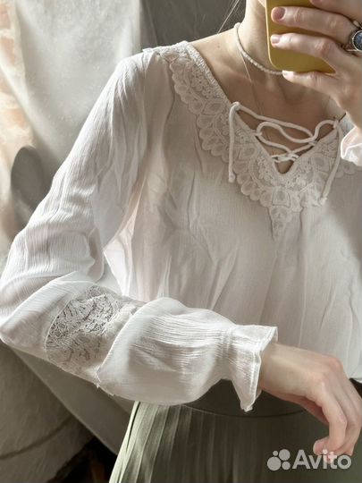 Блузка под винтаж с кружевом мягкая