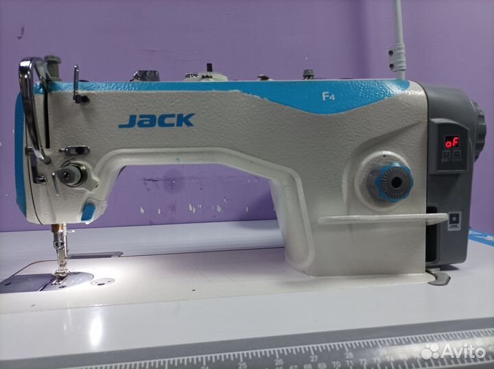 Прямострочная швейная машина jack F4