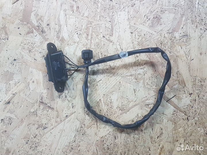 Концевик двери задней левой hyundai grand starex