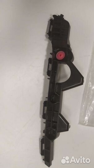 Кронштейн бампера задний правый Toyota Rav4 CA40