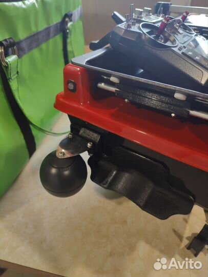 Прикормочный кораблик uniвоат с эхолотом,камерой