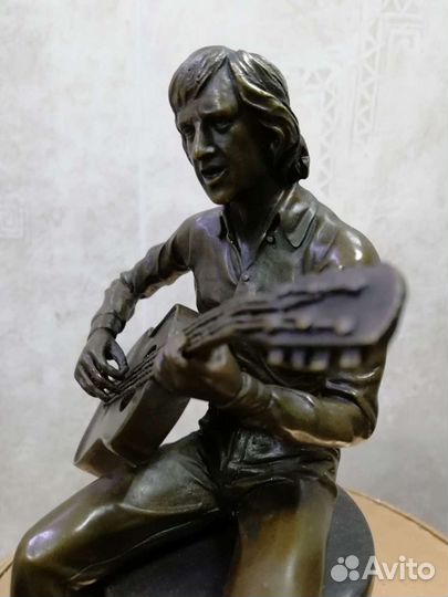 Статуэтка Владимир Высоцкий. бронза. винтаж