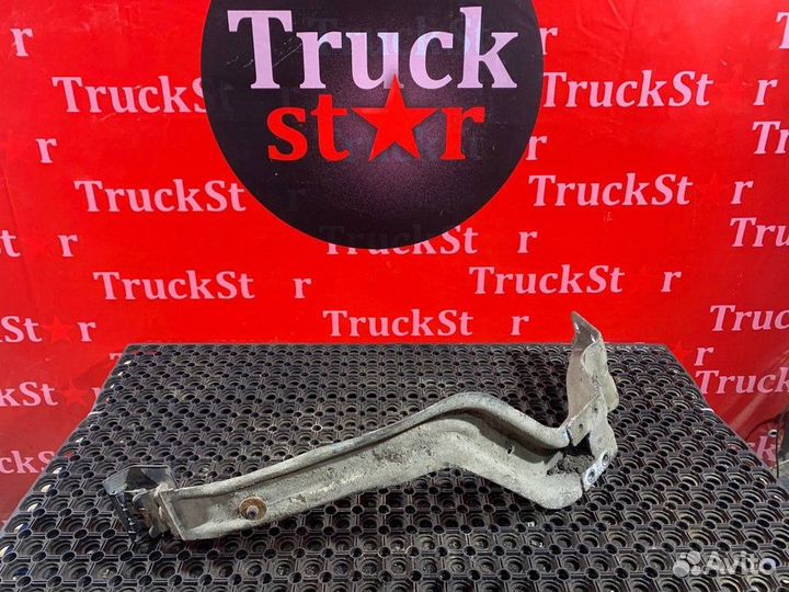 Кронштейн крыла переднего