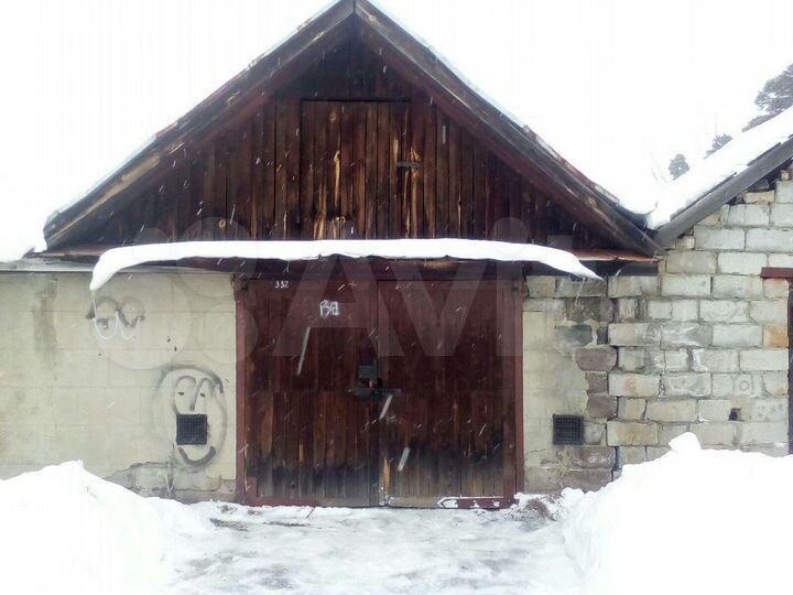 Гараж, > 30 м²