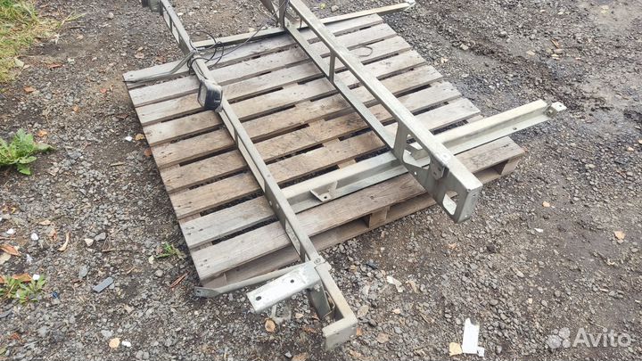 1875946 Кронштейн спойлера верхнего DAF XF 105 даф