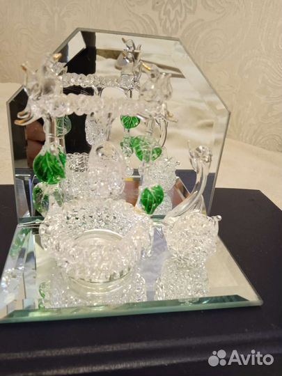 Лебеди на зеркале