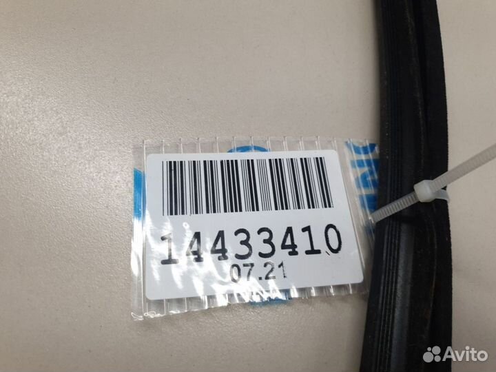 Накладка стекла задней левой двери Audi Q5 8R 2008