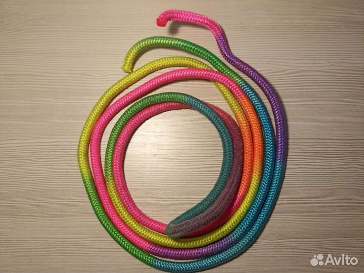 Гимнастическая скакалка