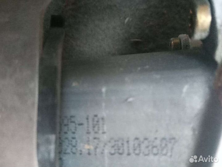 Mercedes 220,передний левый стекло подъемник