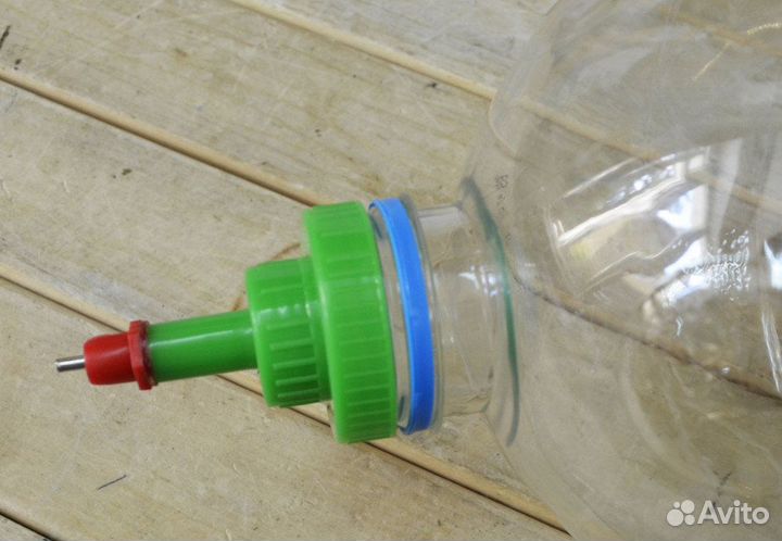 Поилка для кроликов ниппельная под бутылки 0,5-5 л