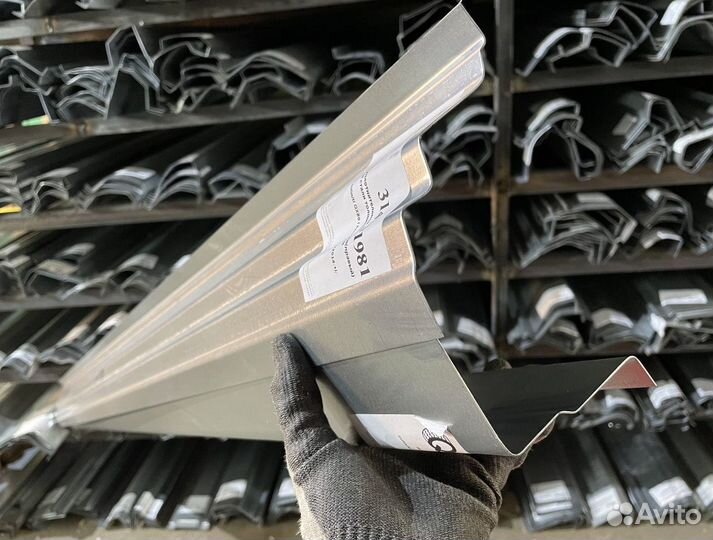 Порог верхний правый Infiniti QX56 (QX80) 2010-000