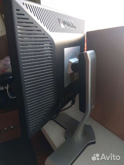 Монитор Dell 19