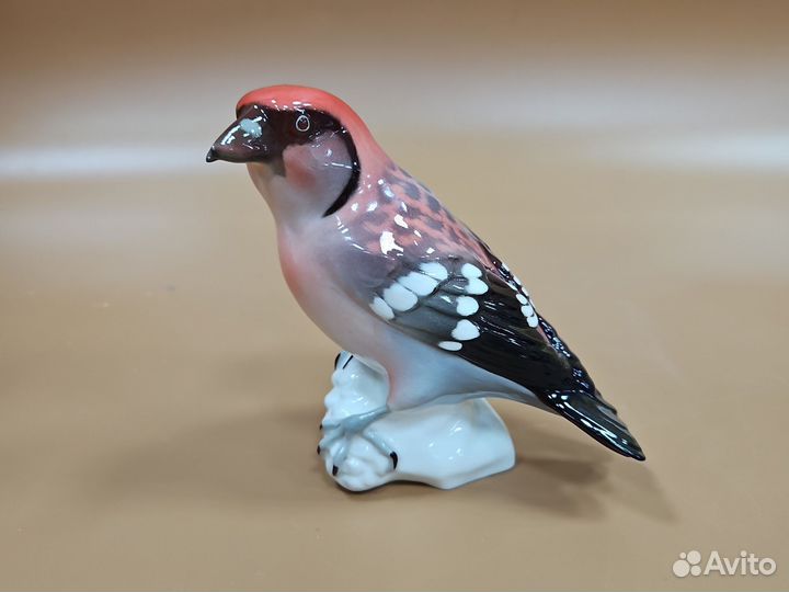 Статуэтка ифз Клёст Белокрылый, фарфор