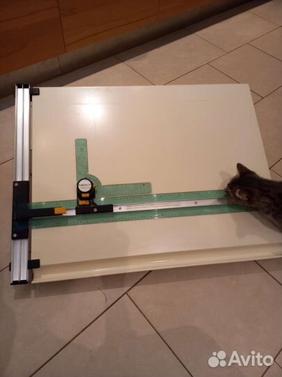 Чертежная доска с регулируемым наклоном