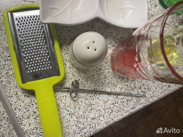 Посуда стаканы тарелки и т д (целое)