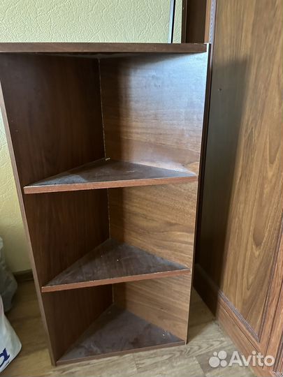 Угловой шкафчик