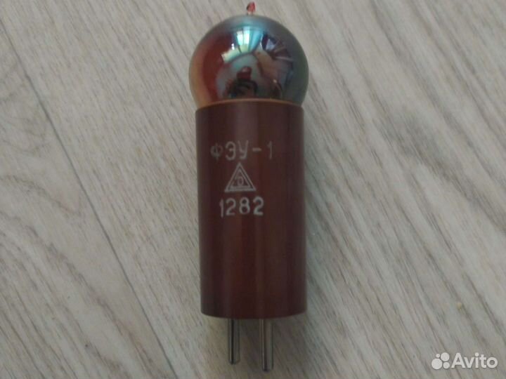 Фотоэлектронный умножитель фэу-1