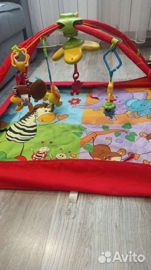 Развивающий коврик tiny love и игрушки