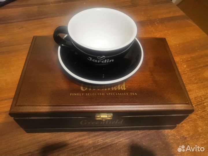 Деревянная шкатулка