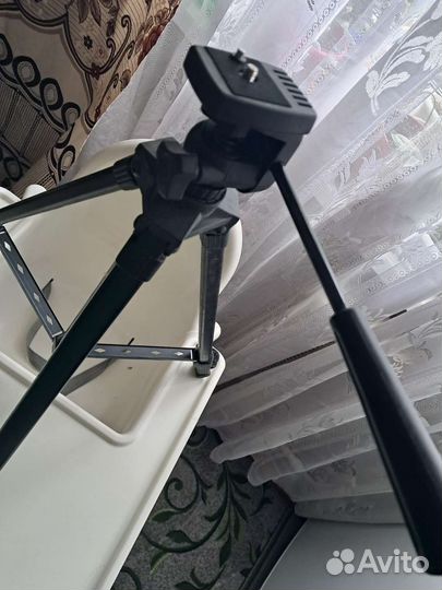 Штатив для видеокамеры