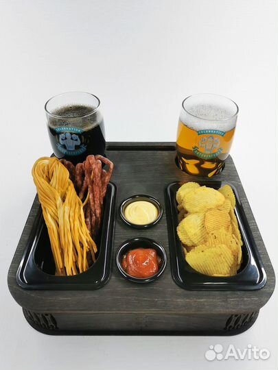 Пивница. Поднос для пива. Пивной столик