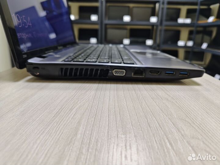 Lenovo z585(i5/4gb/2gb GPU)