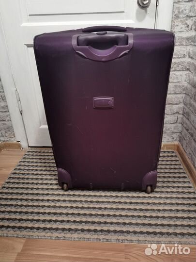 Чемодан на колёсах большой
