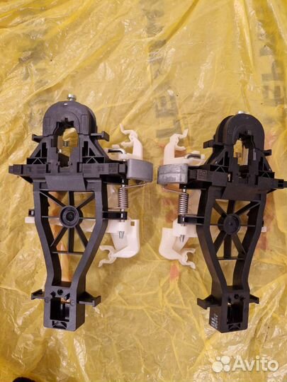 Скелет задней ручки двери VAG 7H0843351E