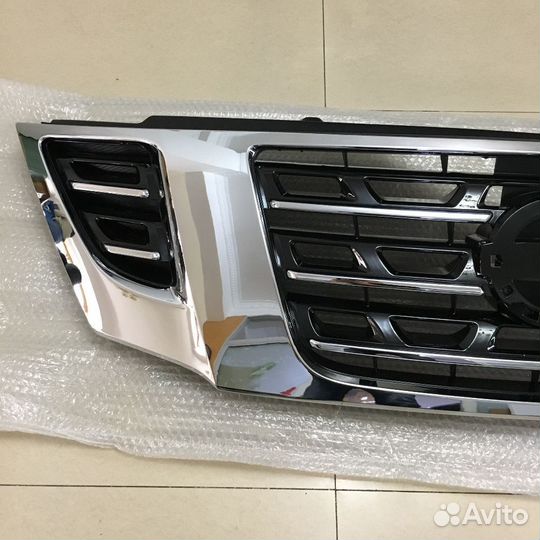 Nissan Patrol Y62 Решетка радиатора L4YH1