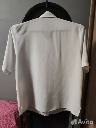 Рубашки женские (белая и чёрно-белая в полоску)