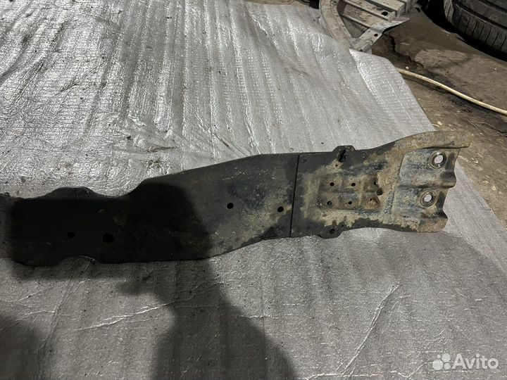 Лыжа балка подмоторная Mitsubishi Lancer 9