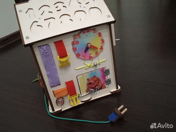 Бизиборд домик