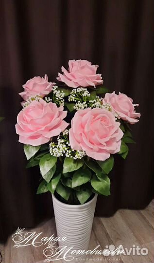 Светильник в виде ростовых цветов