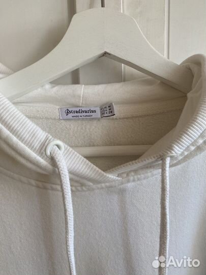 Белое худи stradivarius m