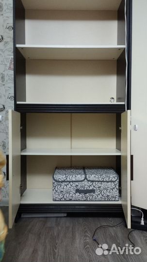 Шкаф угловой с полкой и прямым шкафом