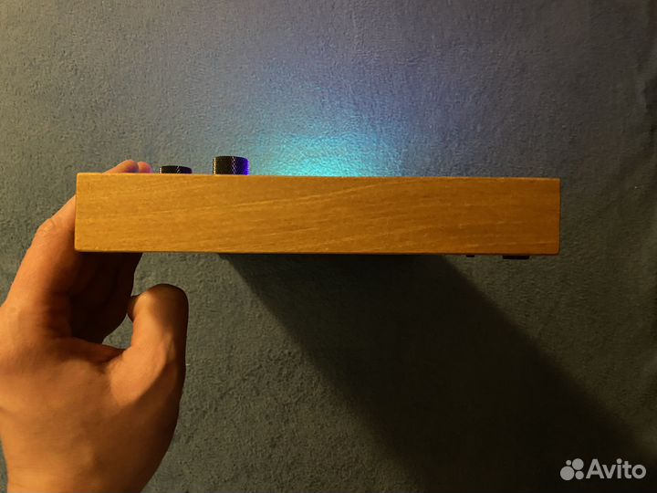 Грувбокс Synthstrom Deluge DE-01