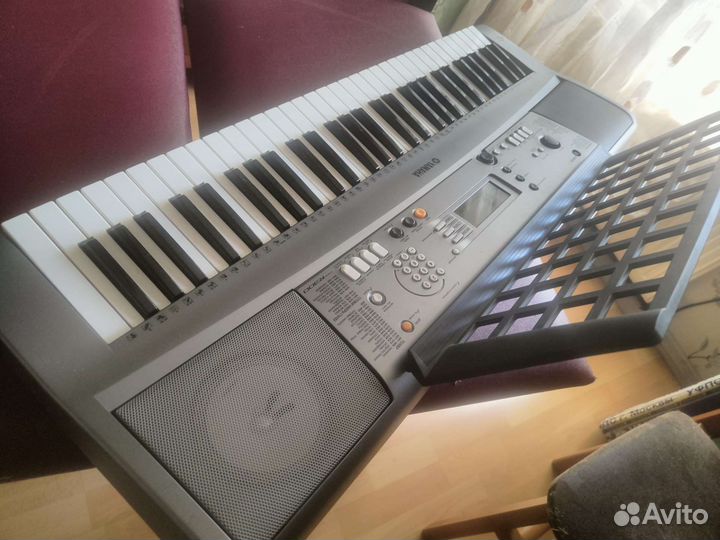 Синтезаторы Yamaha PSR E313 и PSR R300