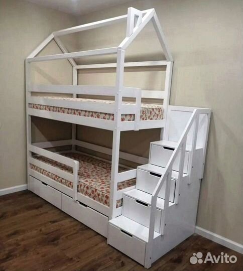 Детская кровать из массива