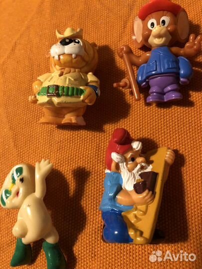 Разные фигурки из различных коллекций киндера