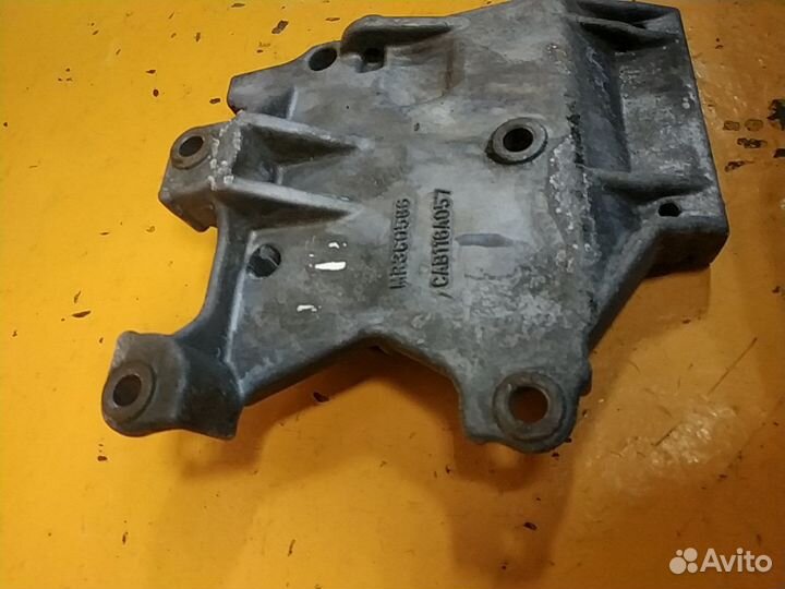 Кронштейн компрессора кондиционера Митсубиси 1.5 4