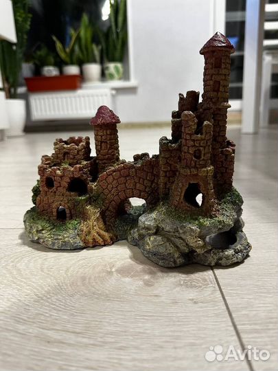 Замок для аквариума