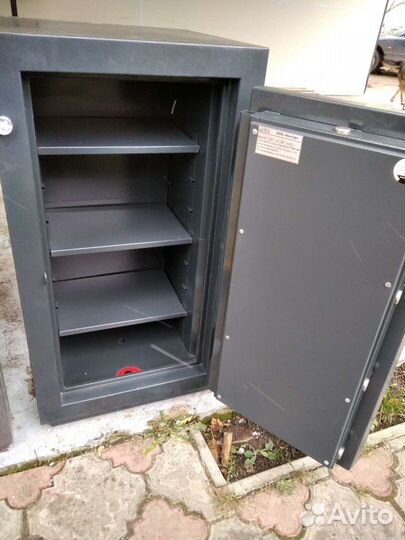 Сейф незгораемый