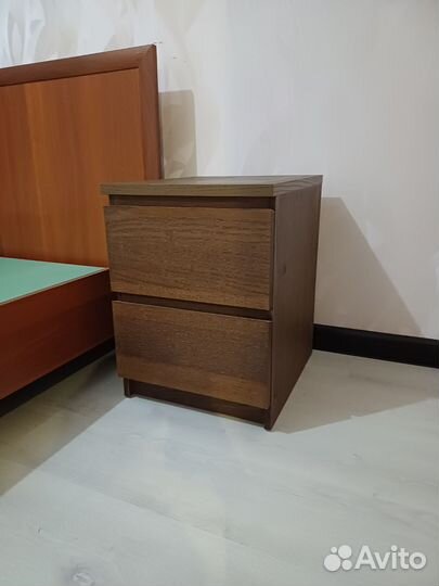 Тумба прикроватная