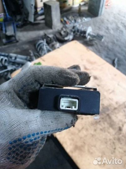 Блок управления центральным замком Toyota Auris