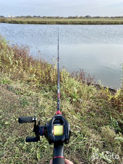 Кастинговый спиннинг с катушкой