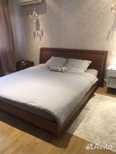 Кровать 200*220 + тумбочки и матрас