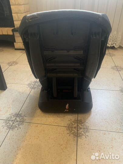 Автомобильное кресло