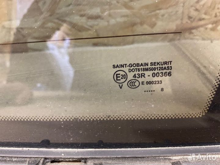 Стекло кузовное заднее правое Porsche Cayenne 957