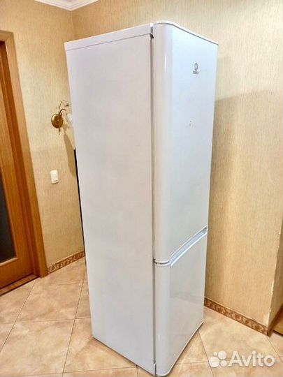 Холодильник indesit