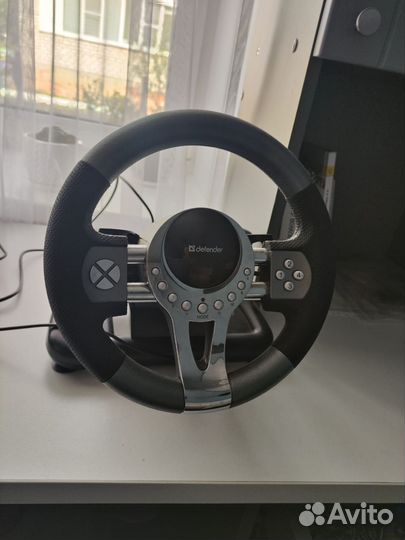 Игровой руль с педалями